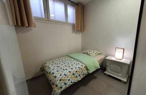 Gravelines Apartment | Grand studio Gravelines centre , 5 mn du cnpe et de la plage, absence de chambre privative