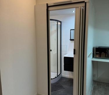 Champagnole Apartment | Grand studio tout confort sur cour