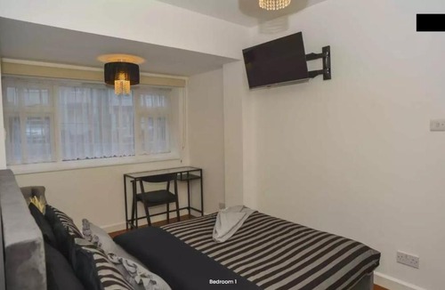 Hale House | Grand studios