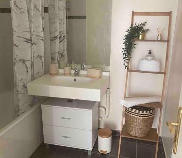 Montmagny Apartment | Grand T2 45m2 avec Parking & Balcon proche Paris