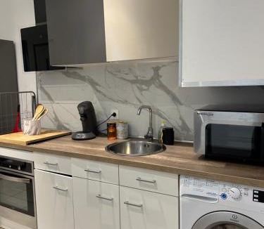 Le Bourg Apartment | Grand T2 climatisé avec jardin - À deux pas du centre historique