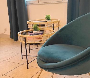 Balines Apartment | Grand T3 2 chambres avec vue sur la campagne à Bâlines