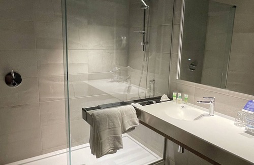 Laval Hotel | Grand Times Hotel Laval - Centropolis