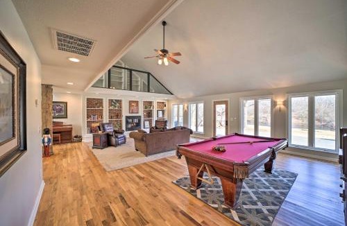 Tulsa House | Grand Tulsa Getaway with Private Pond, Dock & Deck