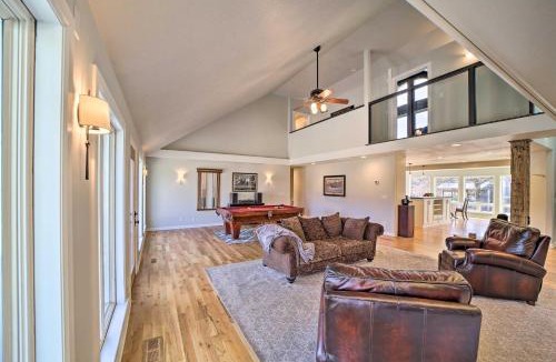 Tulsa House | Grand Tulsa Getaway with Private Pond, Dock & Deck