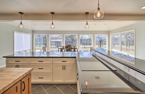 Tulsa House | Grand Tulsa Getaway with Private Pond, Dock & Deck