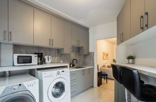 Griffintown Apartment | Grand Urban | 4BR Luxe Stay in Griffintown