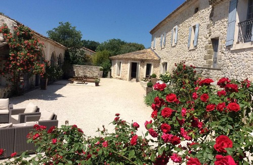 Vallerargues House | Grand Vallen - Le Mas -House-Oversized-Ensuite-Countryside view