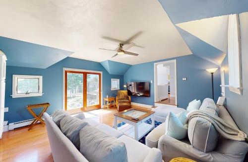 West Dennis House | Grand View Getaway