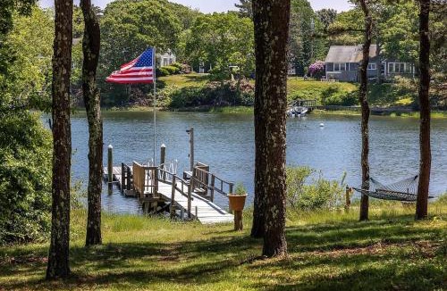 West Dennis House | Grand View Getaway