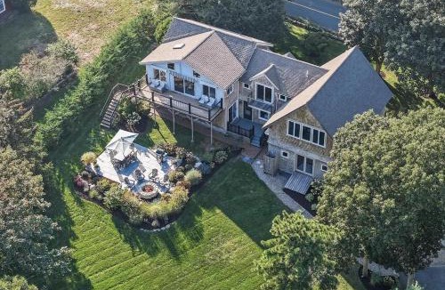 West Dennis House | Grand View Getaway