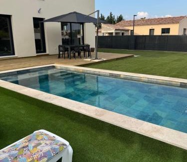 Violes Apartment | Grand villa de luxe avec piscine