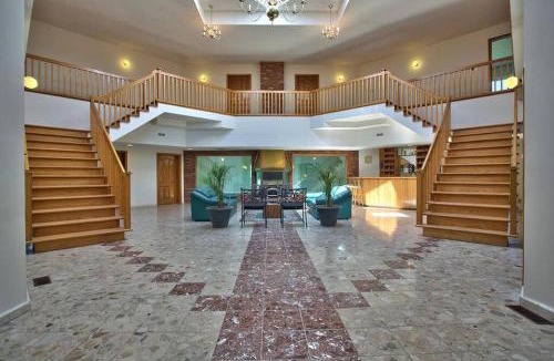 Norval Villa | Grand Villa Estate