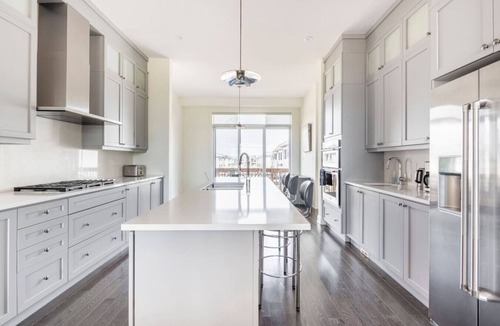 Bowmanville Villa | Grand Waterfront Retreat – Under 1hr from Toronto