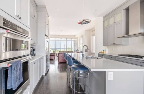 Bowmanville Villa | Grand Waterfront Retreat – Under 1hr from Toronto