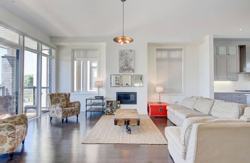Bowmanville Villa | Grand Waterfront Retreat – Under 1hr from Toronto