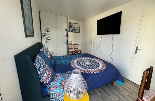 Universite House | Grande chambre 14 m2 avec salle de bain privative à Nanterre Préfecture proche La Défense Aréna Campus SNCF et Paris