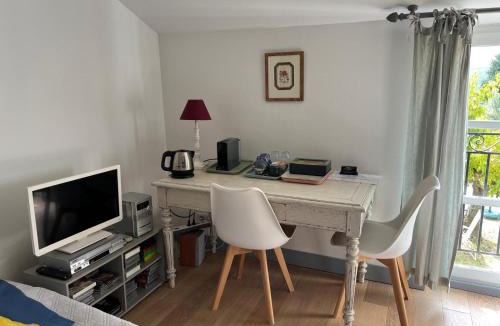 Roquemaure House | Grande Chambre chez l'habitant dans Mas provençal