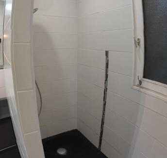 Lassigny House | Grande Chambre Cosy avec Salle de Bain Privative