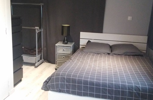 Poissy Bed & Breakfast | Grande Chambre