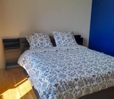 Sainte-Cecile Bed & Breakfast | Grande chambre lumineuse
