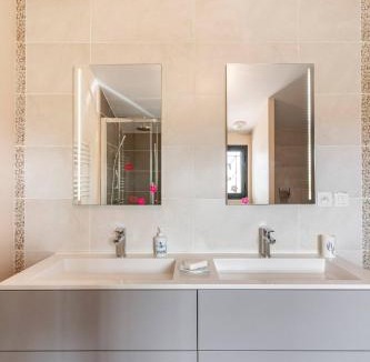 Labarthe-sur-Leze Bed & Breakfast | Grande chambre privée avec salle de bain et WC