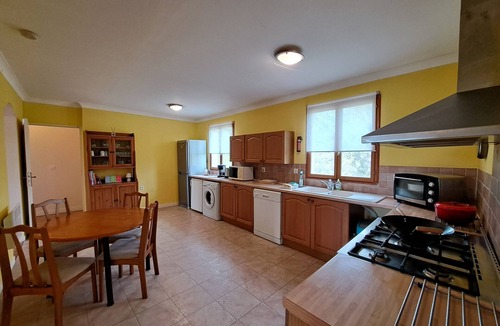 Saint-Pierre-de-Juillers House | Grande Villa Avec Piscine Privée