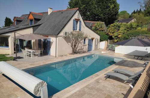 Saint-Germain-sur-Vienne Villa | Grande maison familiale avec piscine chauffée