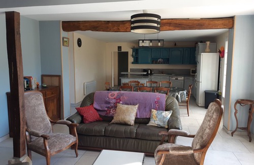 Claville-Motteville House | Grande Maison Privée à la Campagne, Clôturée. Proche de Toutes les Commodités
