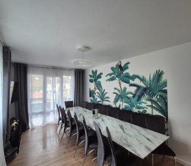 Chelles Villa | Grande maison 22 couchages ideal groupe ,proche Disney 20 min &Paris 30 min