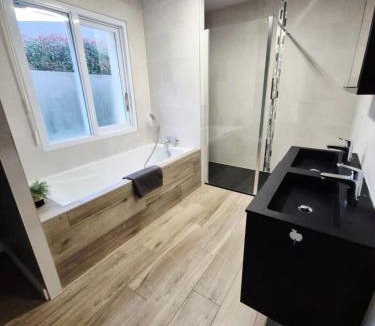 Trignac House | Grande maison de 4 chambres avec jardin et baby-foot