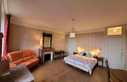Martel House | Grande Maison De MUREL