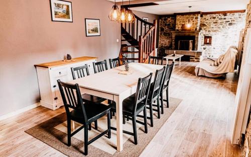 Montsecret-Clairefougere Villa | GRANDE MAISON DE VACANCES SPa