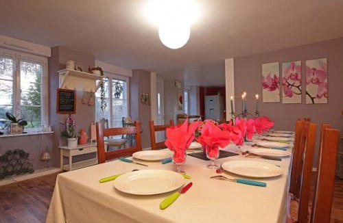 Dompierre House | Grande maison familiale avec jardin et animaux acceptés près de la voie verte - FR-1-497-132