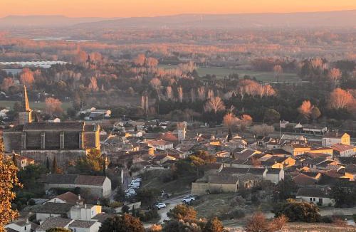 Caumont-sur-Durance Villa | Grande maison provençale cozy, idéale famille et amis - 4 chambres - 9 pers