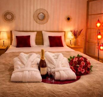 Montbouy House | Grande maison romantique avec jacuzzi intérieur & parking, à 1h30 de Paris