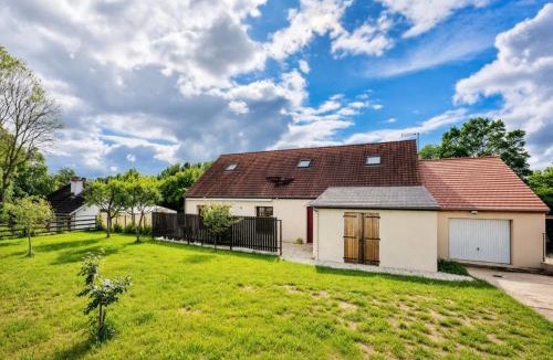 Montbouy House | Grande maison romantique avec jacuzzi intérieur & parking, à 1h30 de Paris