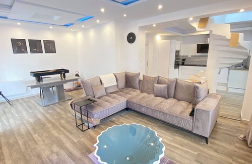 Beauvais Villa | Grande Maison Spacieuse et Élégante Avec 3 Salons