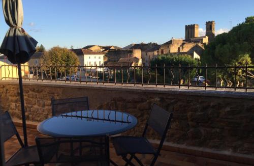 Entraigues-sur-la-Sorgue Apartment | Grande terrasse CLIM parking privé SMART TV, local velos