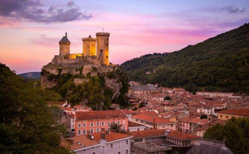 Foix Apartment | Grande Terrasse Hyper-Centre Quiet & Cozy for 2