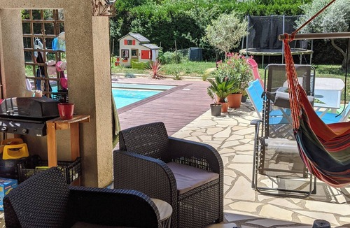 Venejan Villa | Grande Villa Avec Piscine Pour Vacances Réussies