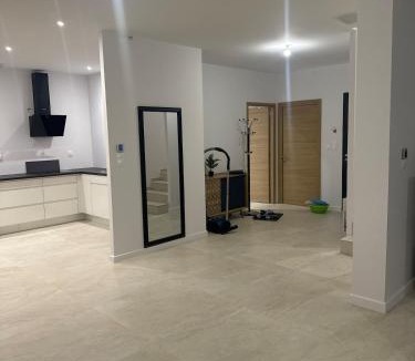 Violes Apartment | Grande villa avec piscine privée Idéale familles et groupes amis