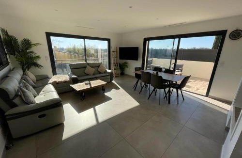 Juvignac Villa | Grande Villa cosy avec piscine, sauna & jacuzzi