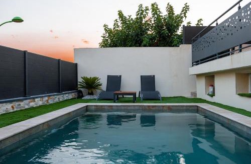 Juvignac Villa | Grande Villa cosy avec piscine, sauna & jacuzzi