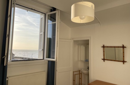 Veulettes-sur-Mer Villa | Grande Villa Familiale, vue sur mer à 30 Mètres de la Plage!