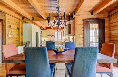 Grandes-Piles Ski Chalet | Grandes-Piles Spa, dock, navigable river & ski