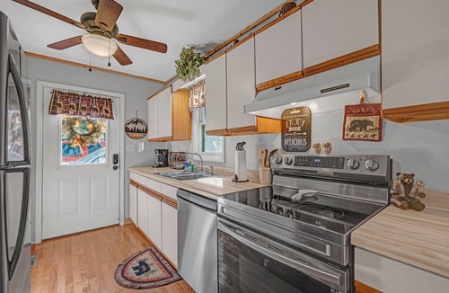 Mill Ridge House | Grandfather’s Gem – Cabin w/Brand NEW Hot Tub!