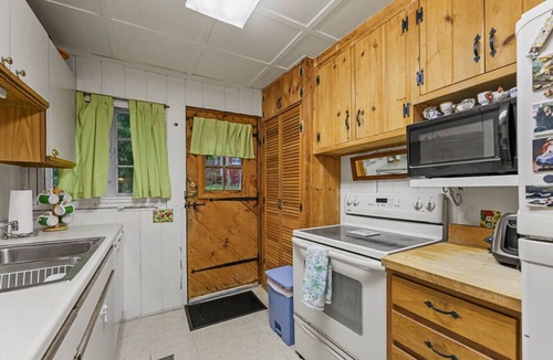 Lenox Dale House | Grandma`s Cottage on The Bowl