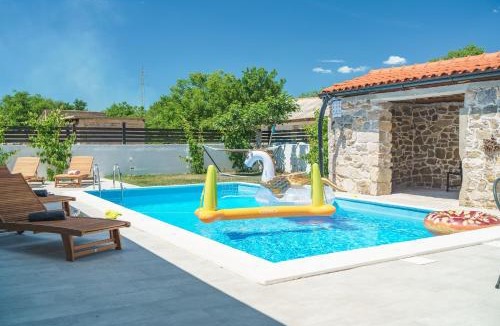 Dobra Voda Villa | GRANDMA´S HOUSE