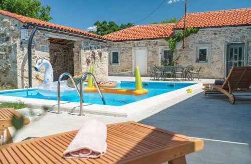 Dobra Voda Villa | GRANDMA´S HOUSE